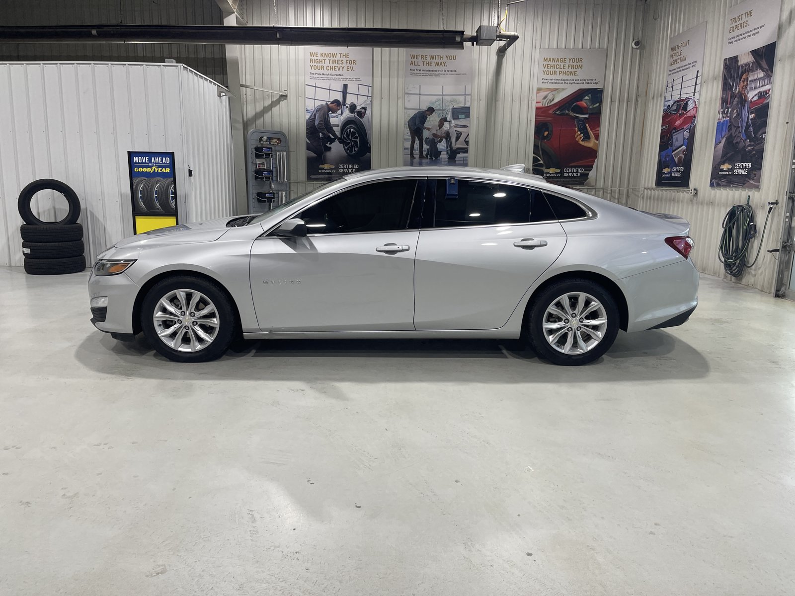 Used 2019 Chevrolet Malibu LT w/ Leather Package FWD image 5