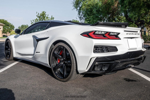 Used 2025 Chevrolet Corvette E-Ray AWD/4WD image 21