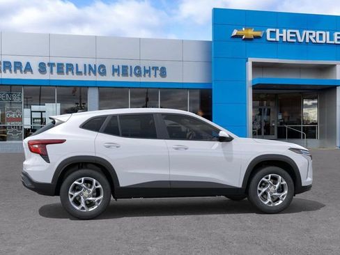 New 2026 Chevrolet Trax LS w/ LS Convenience Package FWD image 6