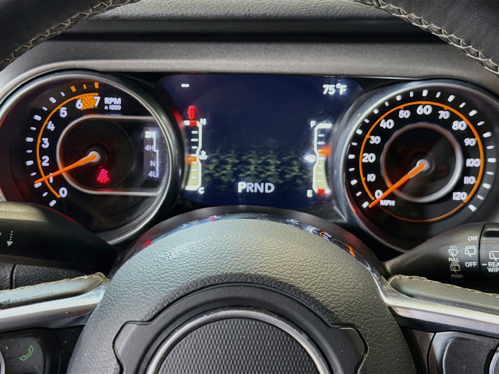 Used 2018 Jeep Wrangler Unlimited Sahara AWD/4WD image 13