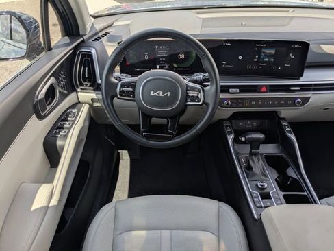 Certified 2025 Kia Sorento EX image 20
