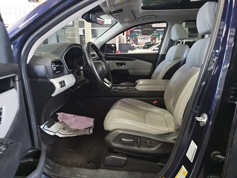 Used 2024 Honda Pilot Touring image 13