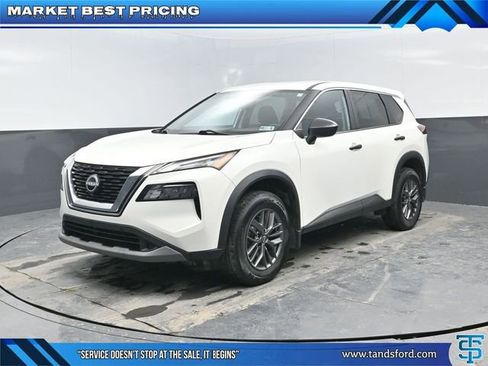 Used 2023 Nissan Rogue S image 1
