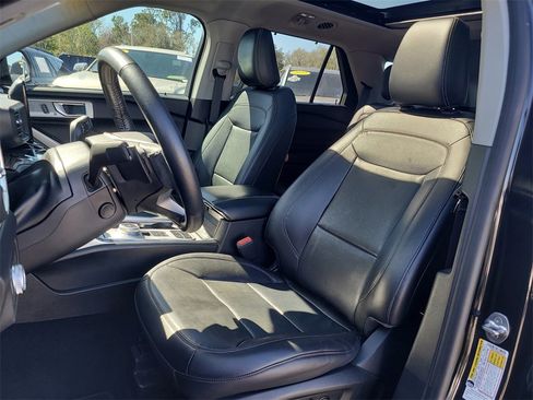 Used 2021 Ford Explorer Limited w/ Equipment Group 301A image 19