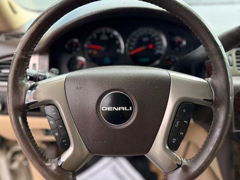 Used 2011 GMC Yukon Denali AWD/4WD image 12
