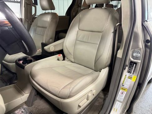 Used 2017 Toyota Sienna XLE w/ XLE Navigation Package AWD/4WD image 24