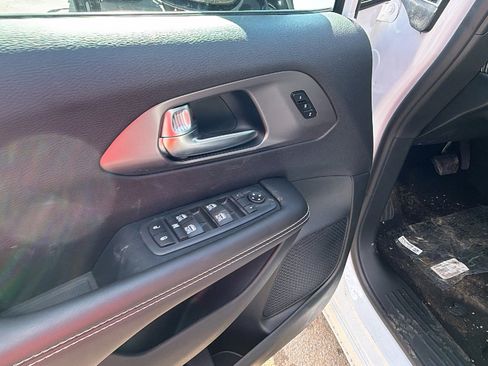 New 2026 Chrysler Pacifica Select image 15