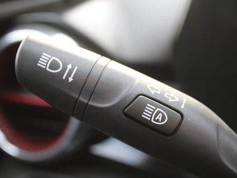 Used 2024 Chevrolet Trax RS image 27