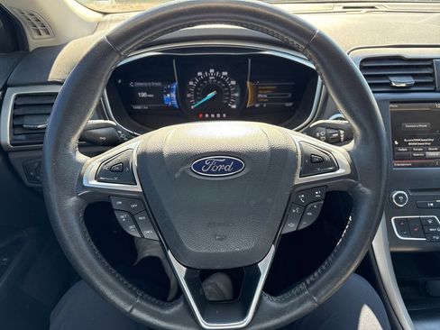 Used 2016 Ford Fusion SE w/ Equipment Group 202A image 2