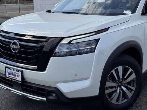 Used 2022 Nissan Pathfinder SL w/ SL Black Package image 28