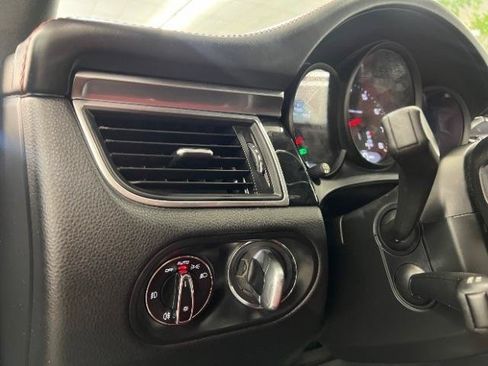 Used 2018 Porsche Macan AWD/4WD image 19