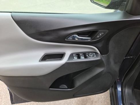 Used 2018 Chevrolet Equinox LS FWD image 12