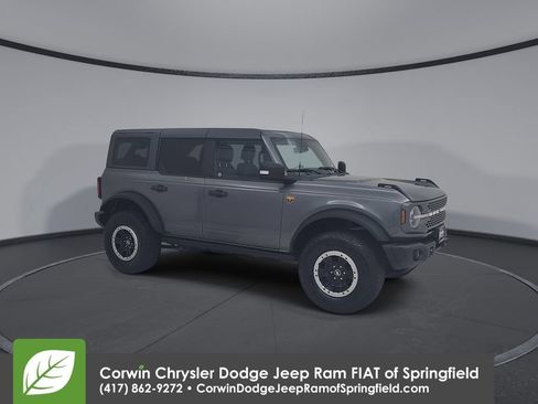 Used 2023 Ford Bronco Badlands w/ Sasquatch Package AWD/4WD image 2