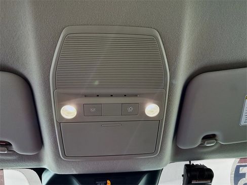 Certified 2025 Nissan Kicks SR image 18