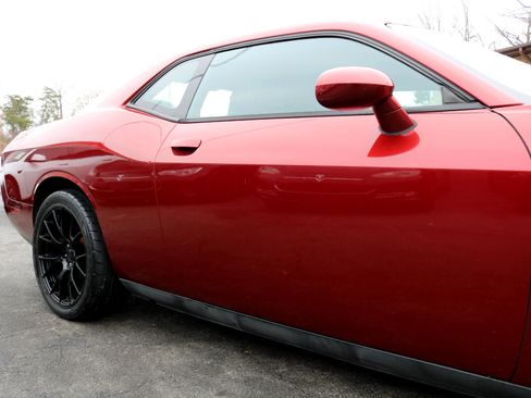 Used 2014 Dodge Challenger SXT image 14