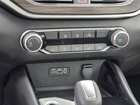 Used 2024 Nissan Altima 2.5 SV FWD image 19