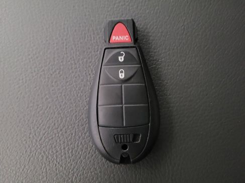 Used 2019 RAM 1500 Classic SLT AWD/4WD image 32
