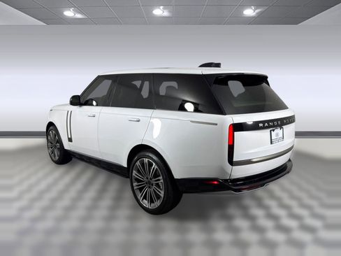 Used 2026 Land Rover Range Rover SE image 3