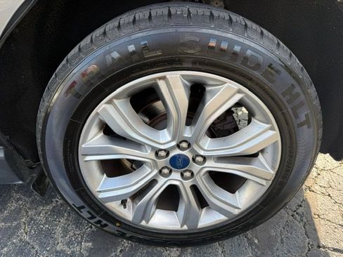 Used 2020 Ford Edge Titanium AWD/4WD image 7