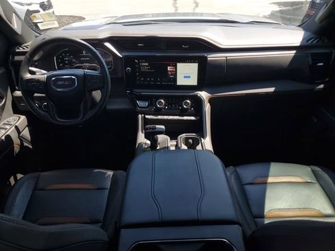 Used 2024 GMC Sierra 1500 AT4 w/ Technology Package AWD/4WD image 17