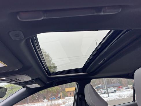 Used 2025 Toyota Camry SE image 18