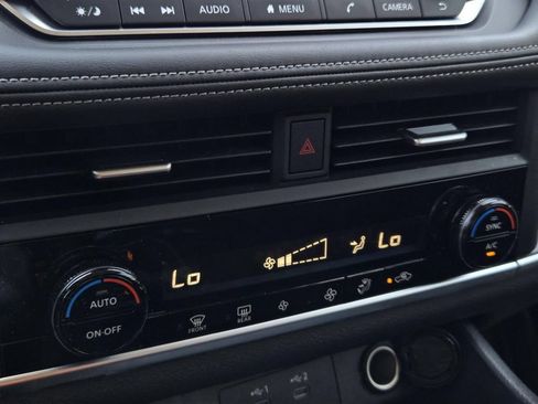 Certified 2025 Nissan Rogue SV FWD image 23