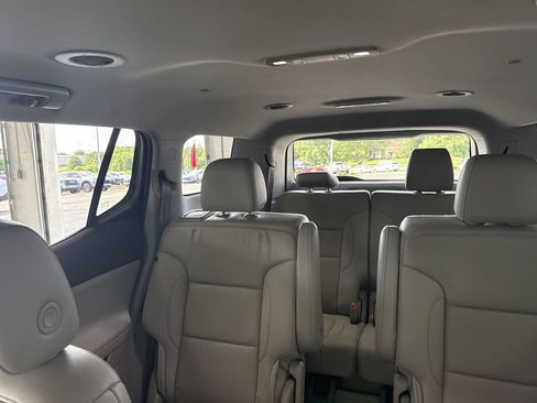 Certified 2022 GMC Acadia SLT FWD image 28