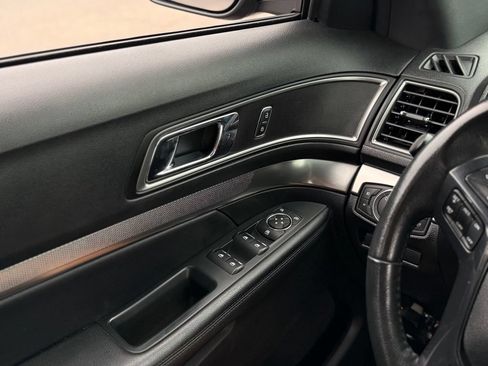 Used 2019 Ford Explorer XLT AWD/4WD image 28