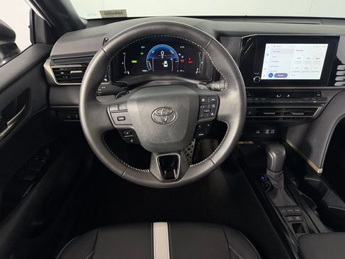 Used 2025 Toyota Camry SE image 12