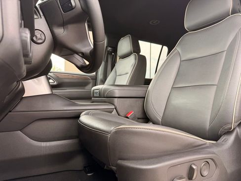Used 2023 Chevrolet Suburban Premier AWD/4WD image 11