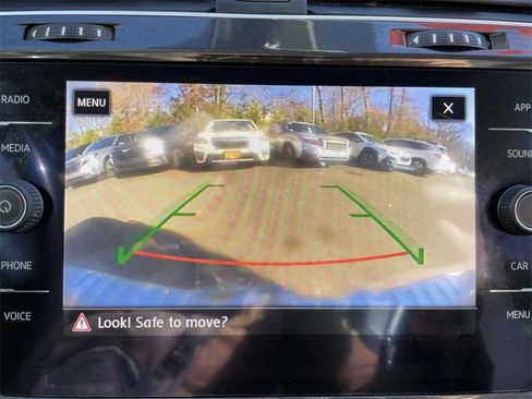 Used 2019 Volkswagen Golf SE image 24