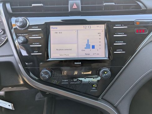 Used 2020 Toyota Camry SE image 17