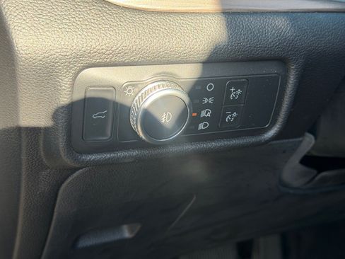 Used 2021 Ford Explorer Limited w/ Equipment Group 301A AWD/4WD image 8
