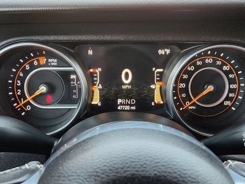 Used 2018 Jeep Wrangler Unlimited Sahara w/ Quick Order Package 24M Moab AWD/4WD image 23