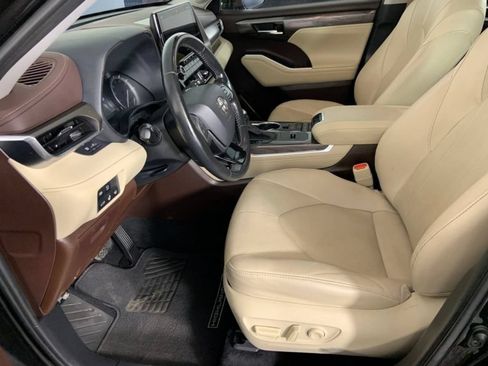 Used 2021 Toyota Highlander Limited FWD image 26