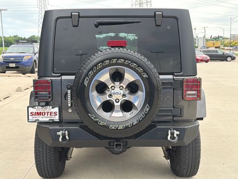 Used 2017 Jeep Wrangler Unlimited Sahara w/ Connectivity Group AWD/4WD image 7