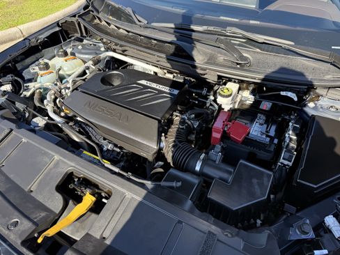 Used 2023 Nissan Rogue SV image 33