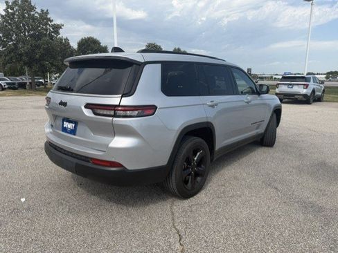 Used 2023 Jeep Grand Cherokee L Laredo AWD/4WD image 9