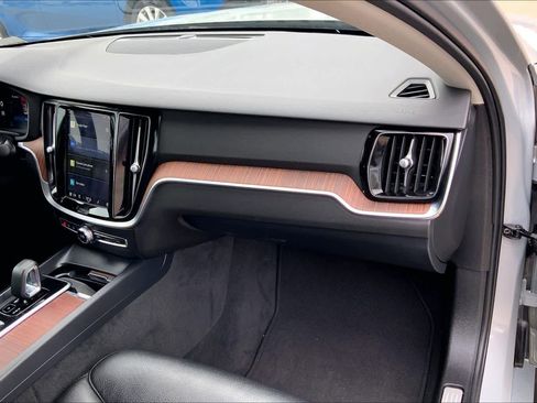 Used 2024 Volvo S60 B5 Plus image 16