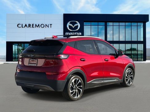 Used 2022 Chevrolet Bolt EUV Premier w/ Sun & Sound Package image 5