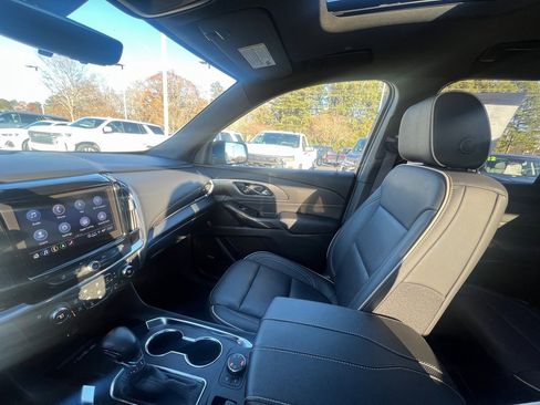 Used 2022 Chevrolet Traverse Premier w/ Redline Edition image 16