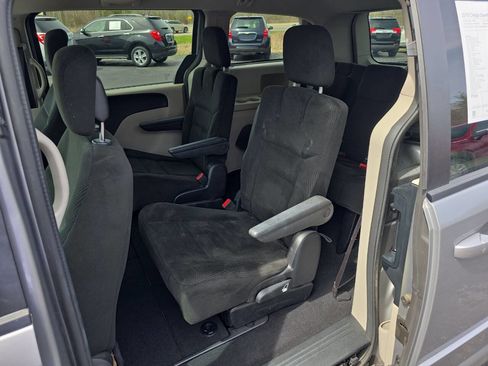 Used 2015 Dodge Grand Caravan SXT FWD image 11