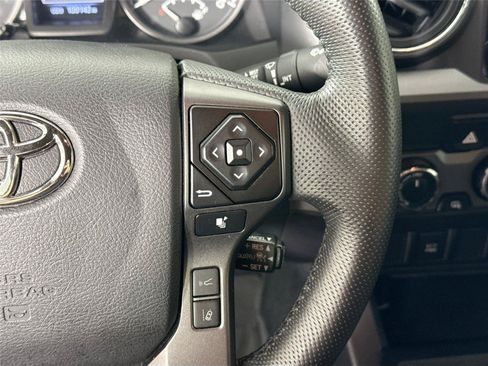 Used 2022 Toyota Tacoma TRD Off-Road AWD/4WD image 18