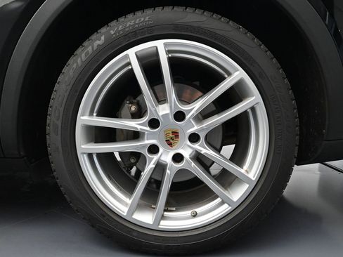 Used 2021 Porsche Cayenne S image 23