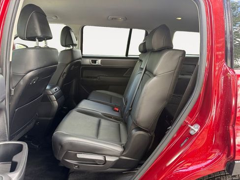 Used 2025 Hyundai Santa Fe SEL AWD/4WD image 13