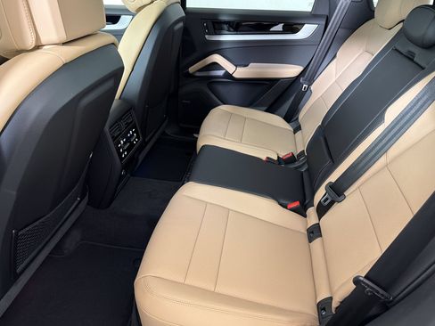 Used 2026 Porsche Cayenne AWD/4WD image 22