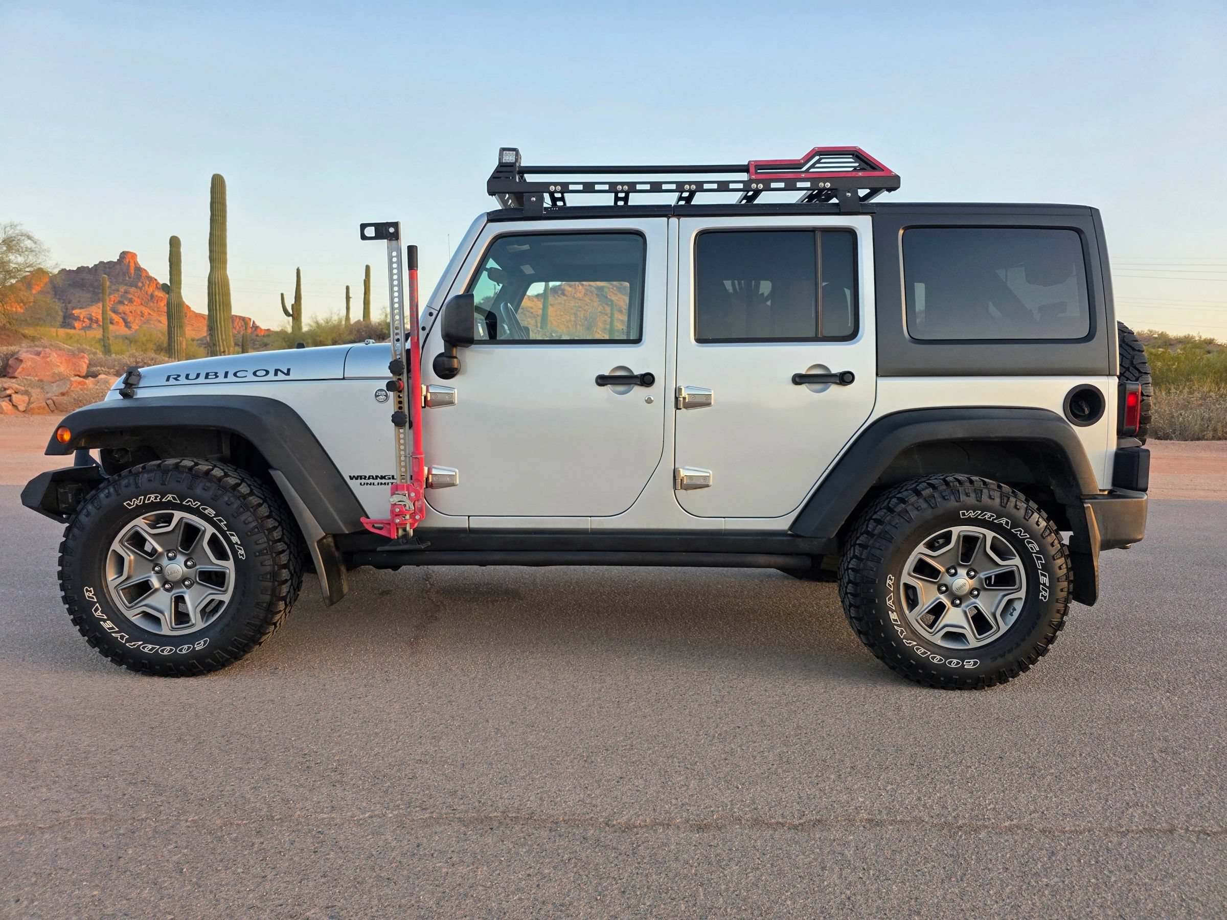Used 2012 Jeep Wrangler Unlimited Rubicon w/ Dual Top Group AWD/4WD image 2
