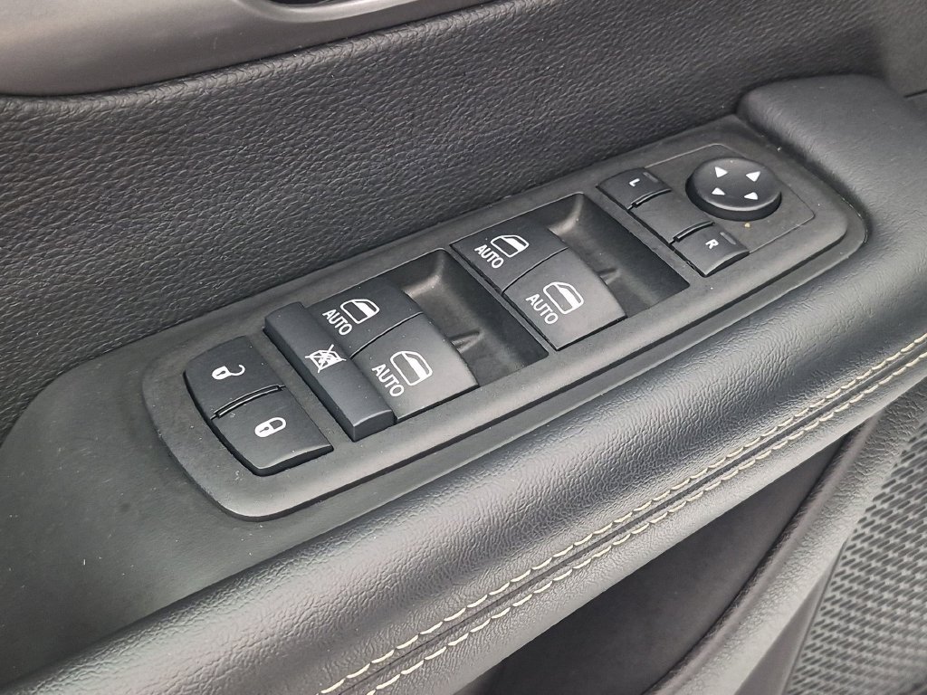 Used 2025 Chrysler Pacifica Select FWD image 14