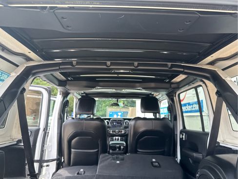Used 2021 Jeep Wrangler Unlimited Sahara AWD/4WD image 35