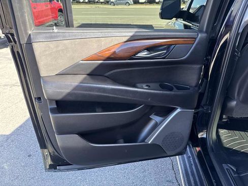 Used 2019 Cadillac Escalade ESV Premium Luxury image 14